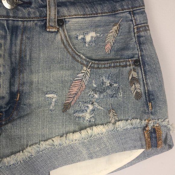 NEW AEO Distressed High Rise Embroidered Festival 100% Cotton Size 2 Jean Shorts - Picture 3 of 16